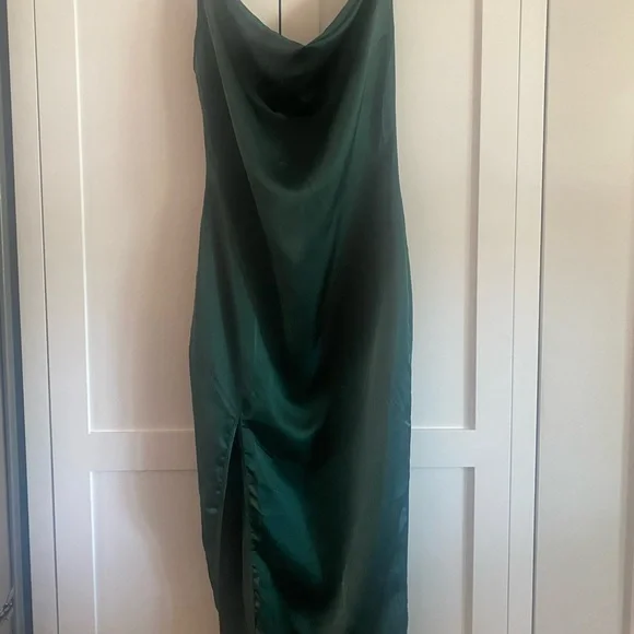prettylittlething green dress Emerald Green PrettyLittleThing Bardot Asymmetric Hem Dress